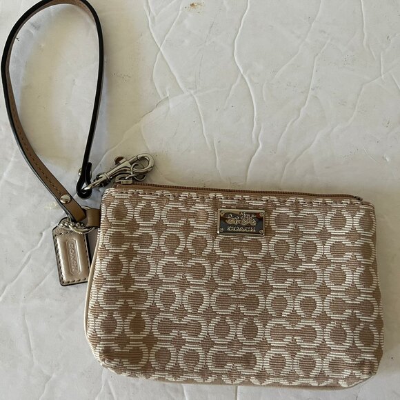 $98 COACH SIGNATURE CANVAS WRISTLET - Picture 1 of 5